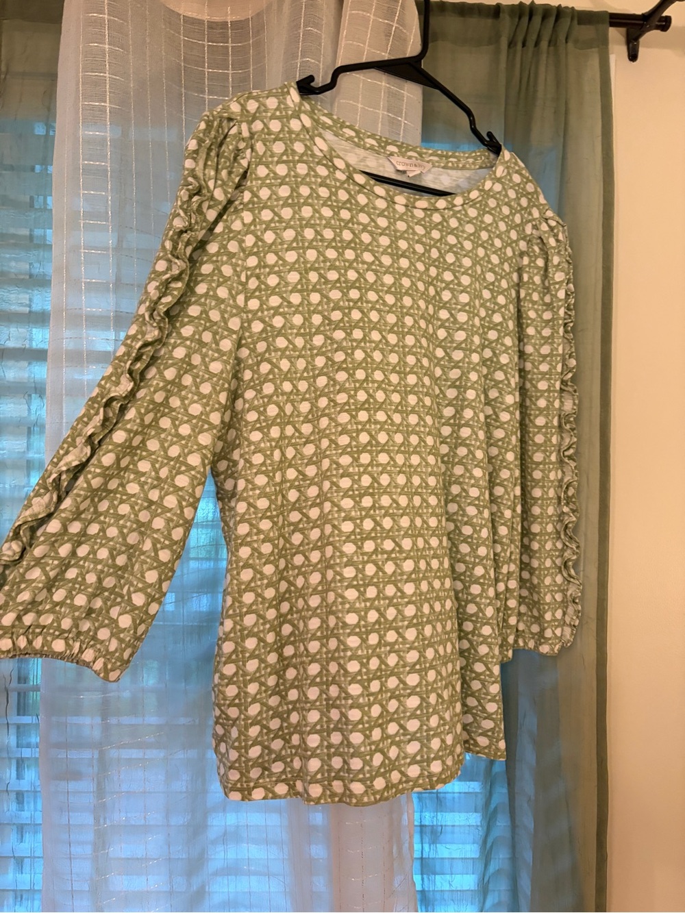 crown & ivy Light Green Printed Ruffle-Sleeve Tunic